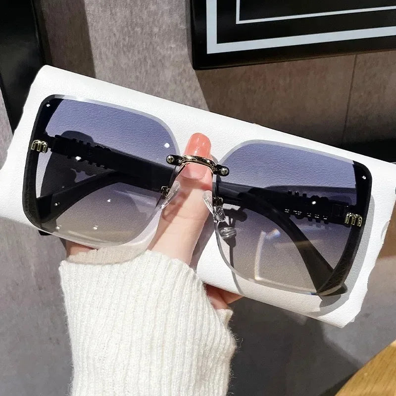 2025 New Fashion Cool Sunglasses Women Luxury Brand Letters Anti Strong Light Vintage Rimless Sun Glasses Ladies Gafas UV400